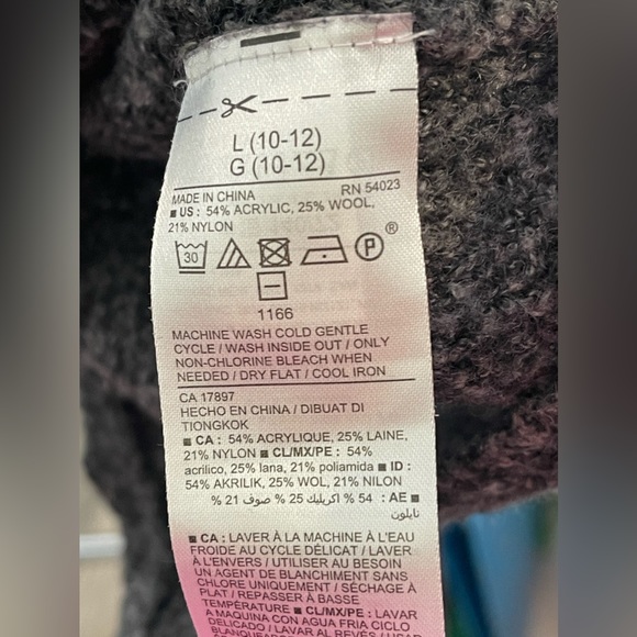 Girls’ Large Sweater (youth 10-12 y.o.) - Picture 4 of 4